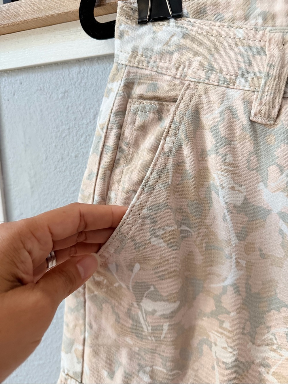 Cotton On Beige Camouflage Floral Cargo Pants Size 4 - Picture 6 of 16